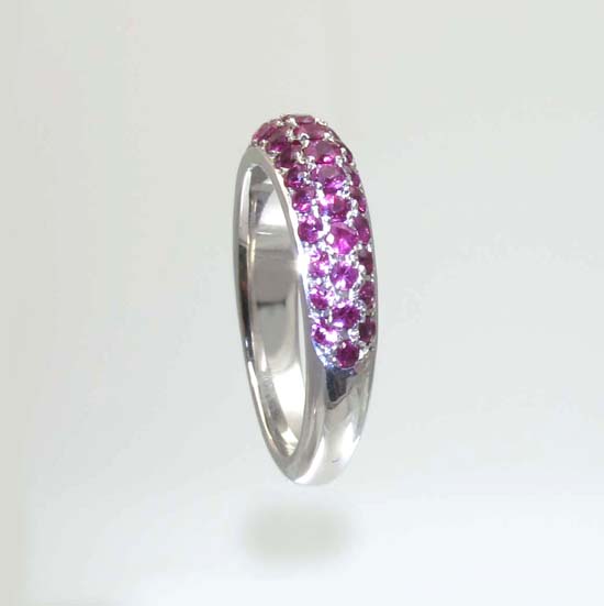 Ring (750/000 Weißgold , 55 pinkfarbene Saphire)